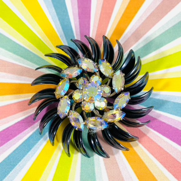 Stunning vintage black enamel and Aurora Borealis crystal Brooch 50's 60s' - Picture 4 of 4